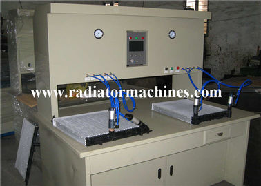 Máy làm tản nhiệt vát mép kép cấp liệu thủ công